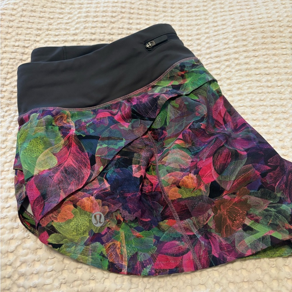 Lululemon speed up lined 2.5” size 8